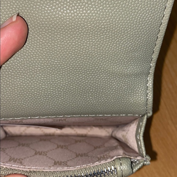 New Steve Madden Bwren Wallet, 2 card holder, olive color, zip compartment - Picture 7 of 8